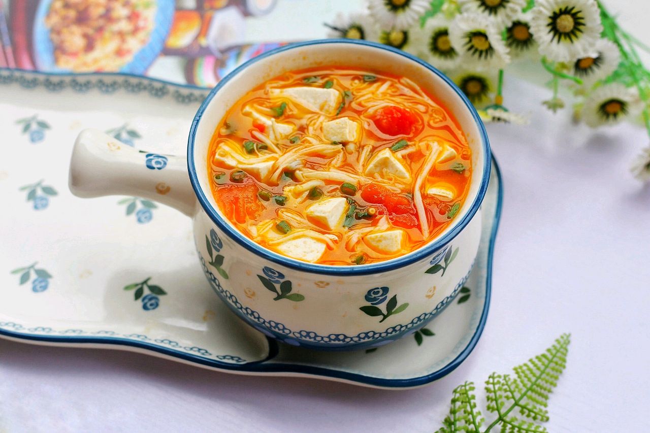 Homemade tomato tofu enoki mushroom soup, rich in ingredients, more