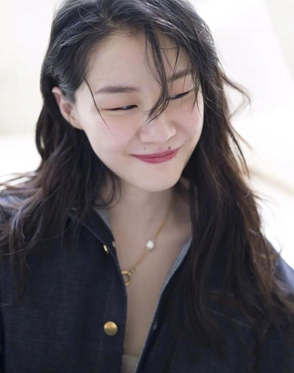 Jin Jing, your facial features are so beautiful every day, aren't you