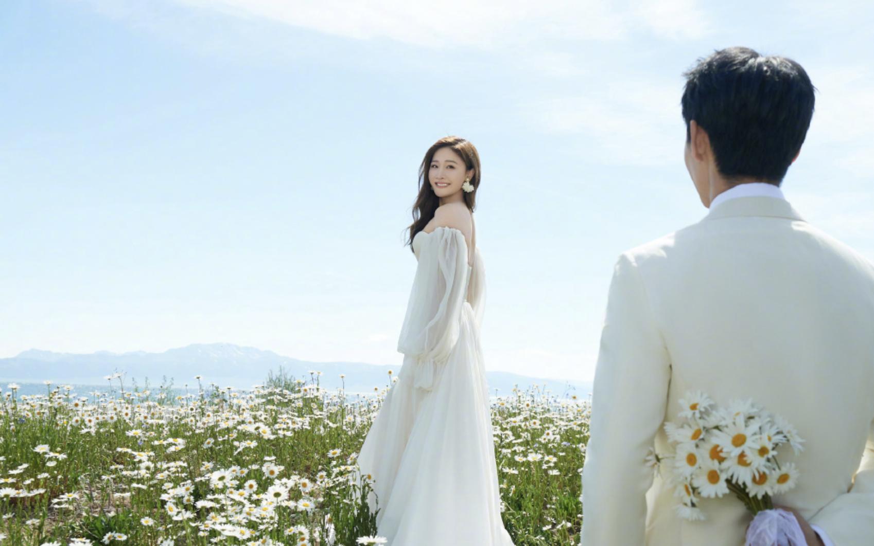 Wei Chen has a wedding photo on Qixi Festival, his wife Yu Wei looks ...