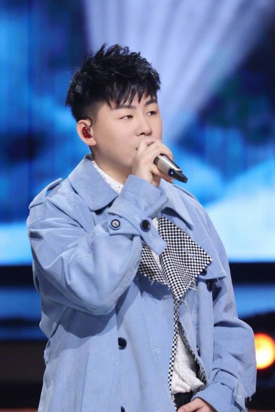 Hu Yanbin broke tears in his new variety show, his eyes changed a lot ...