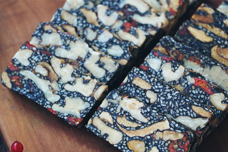 Black sesame, walnut and red date cake, sweet but not greasy