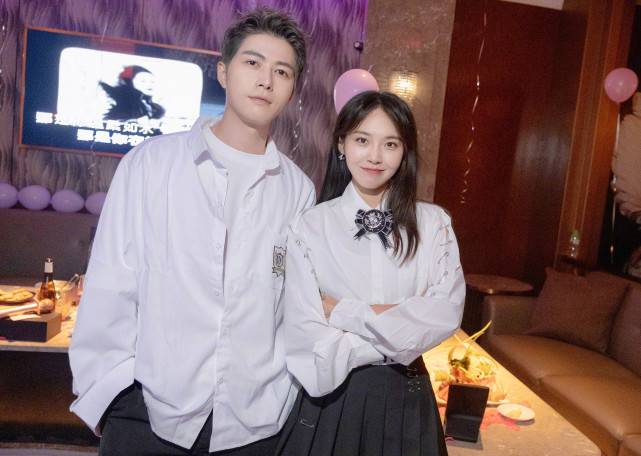 Chen Xuedong takes a group photo for Zhang Jianing's generous birthday ...