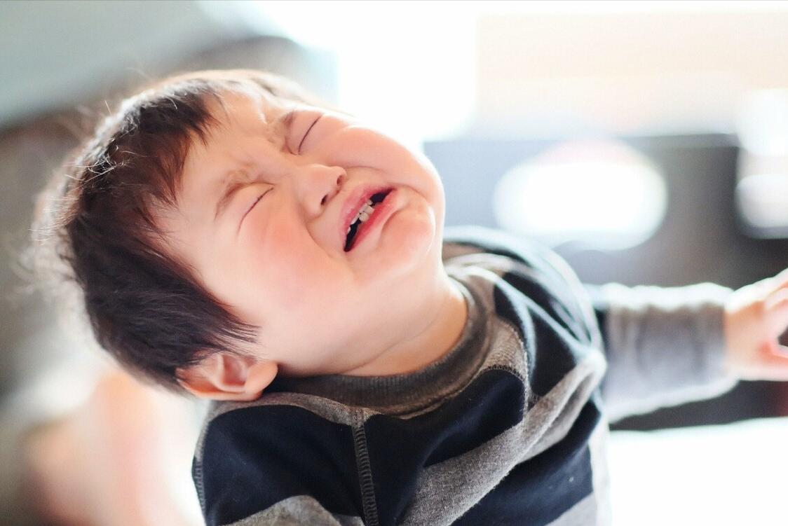 Is it good or bad for babies to like to eat their hands?Mother should