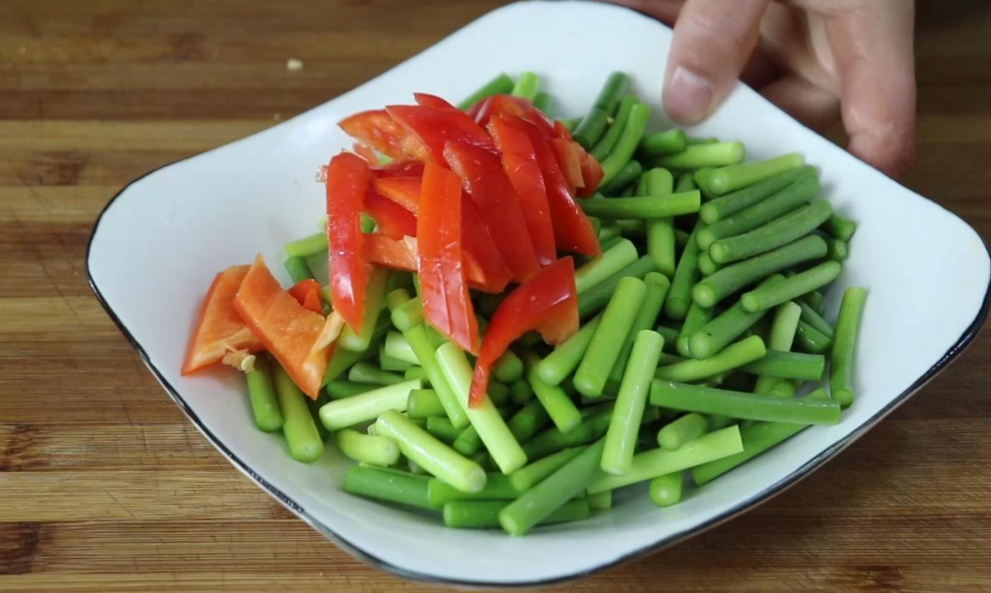 The best way to eat garlic moss, it's delicious, it's greedy, and the