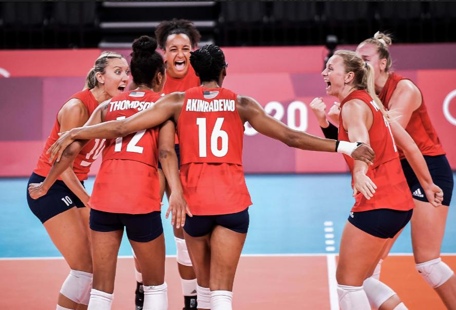 The women's volleyball finals are broadcast live on CCTV5!Brazil hits