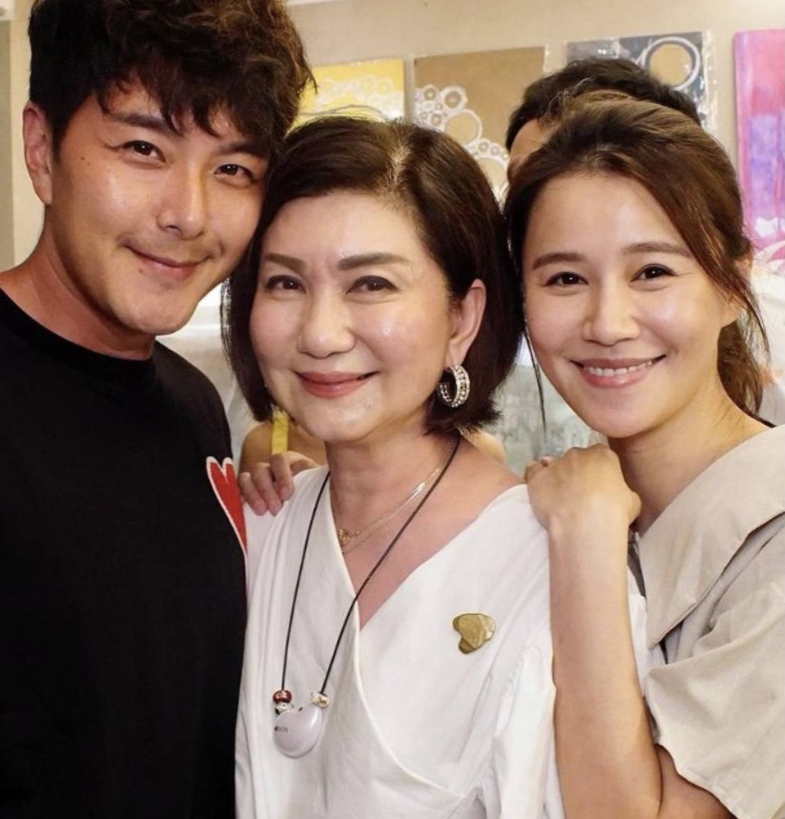 Le Yiling's birthday is full of extravagance, stars are here to compete ...