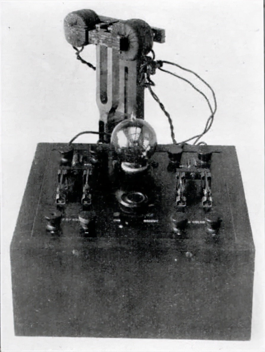 "History of Radio" Tuning Fork Oscillator in 1941, composed of vacuum