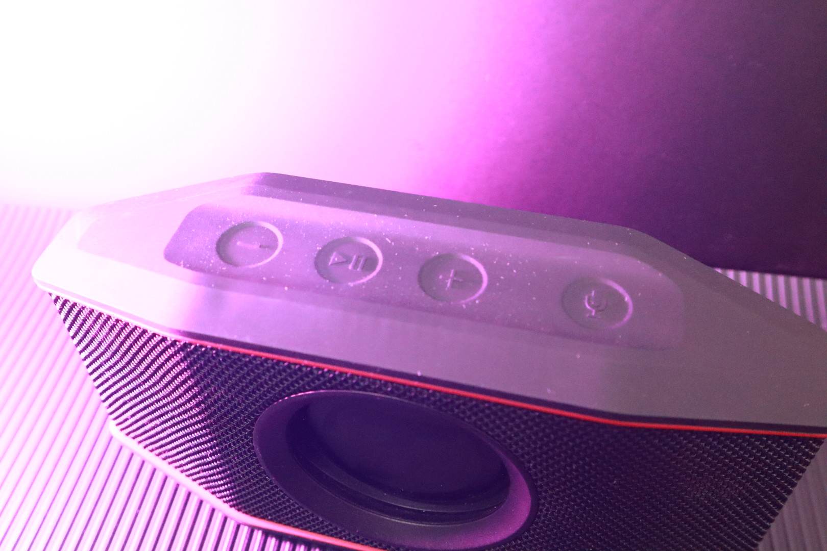 German speakers with bursting sound quality Teufel RocksterGo, the