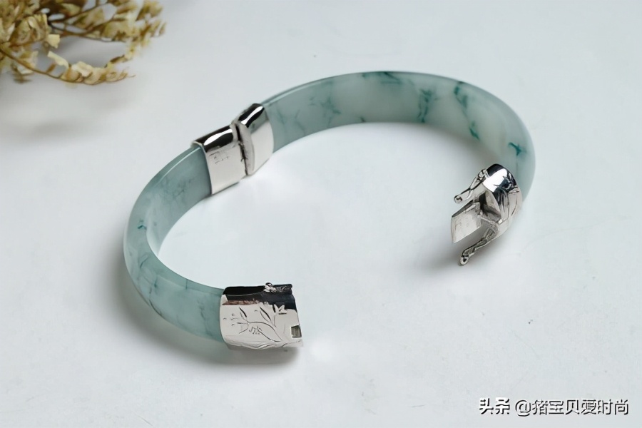What should I do if the jade bracelet is broken? How to remedy the