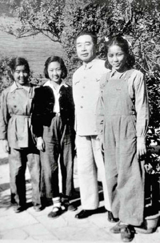 Zhou Enlai's niece Zhou Bingde: I lived with Zhou Enlai since he was a ...