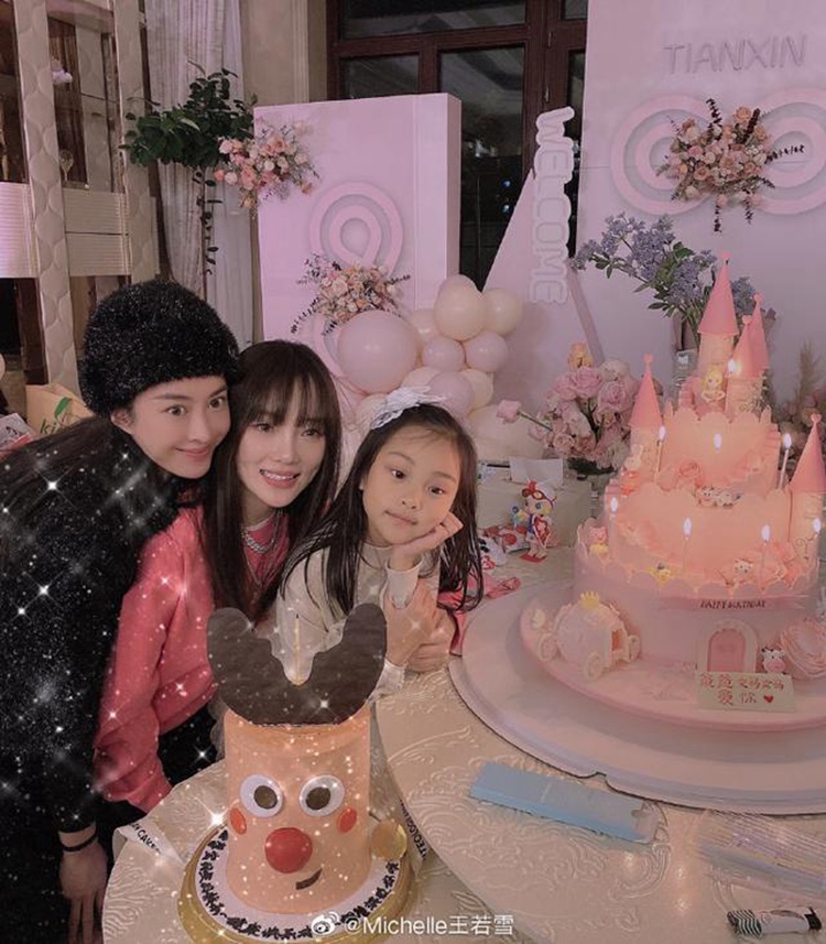 Li Xiaoyu is sweet and sweet, the birthday, the mother, the mother ...
