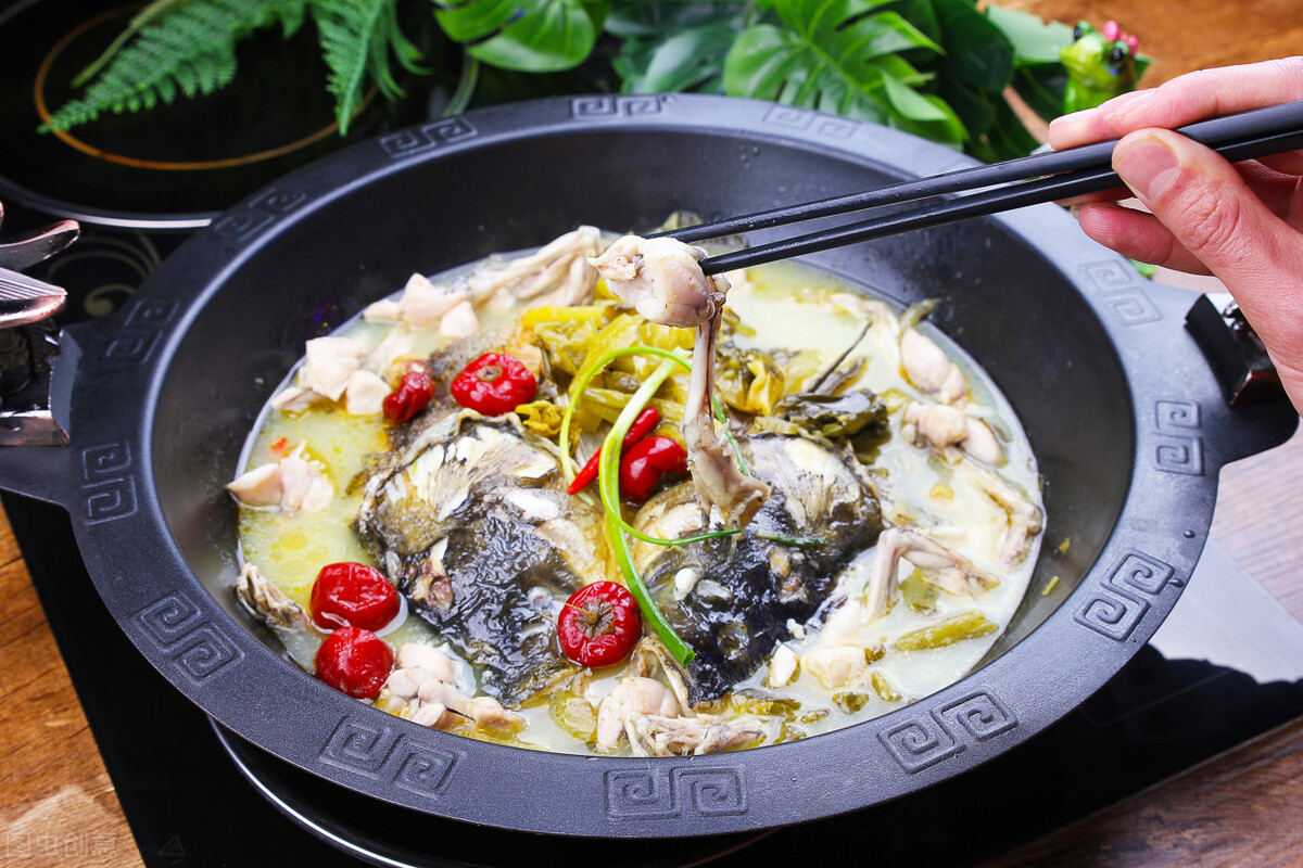 How to make pickled cabbage fish head soup iNEWS