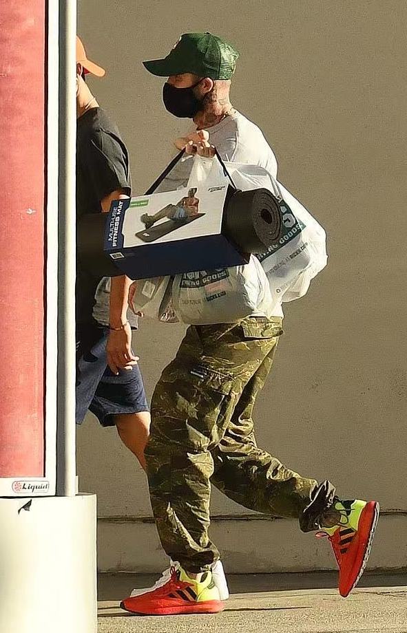 Beckham and his son are really eye-catching in the same frame! 18-year ...