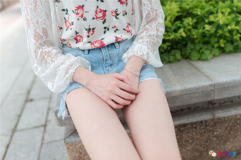 果腿妹子的美腿福利