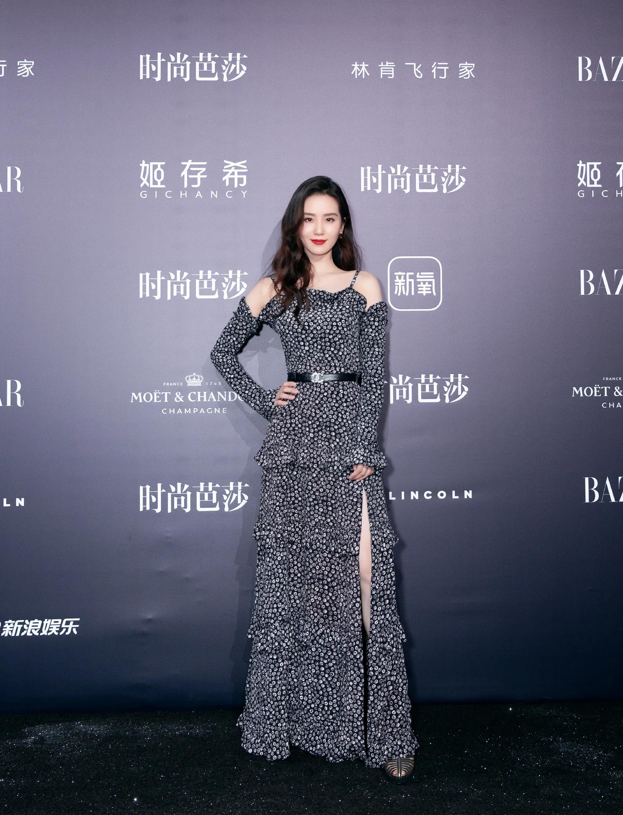 Star Liu Shishi beautiful legs - iNEWS