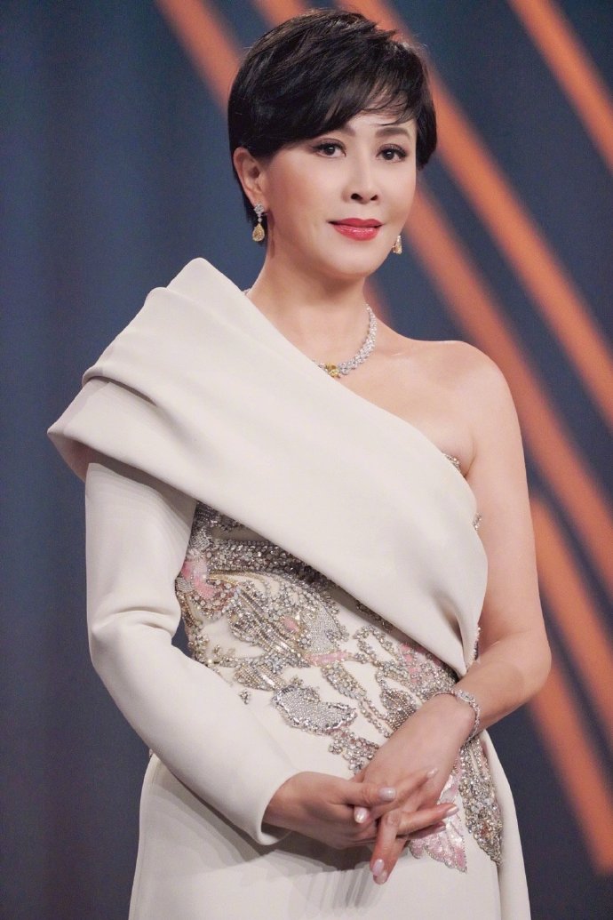 56yearold Carina Lau effortlessly kills many female celebrities on