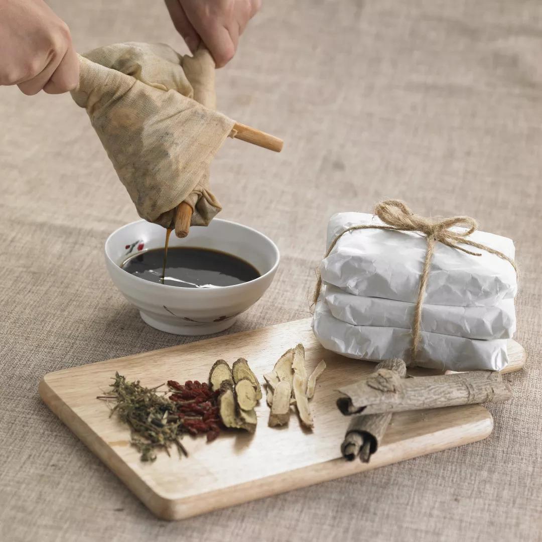 What are the advantages of traditional Chinese medicine in the