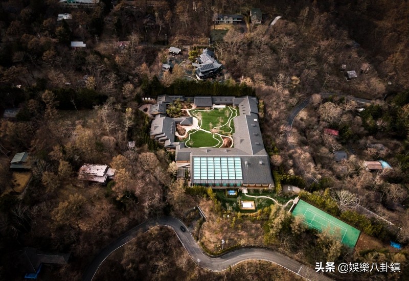 The rich also love the Japanese environment!Bill Gates built a private