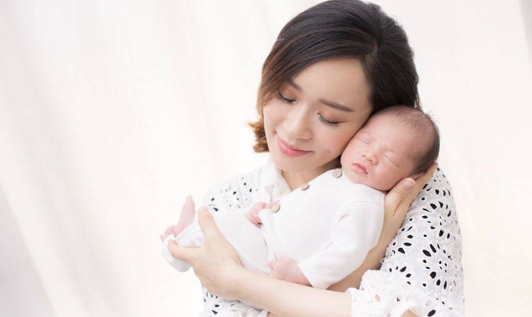 Hong Kong actress Yang Siqi was revealed to have given birth out of ...