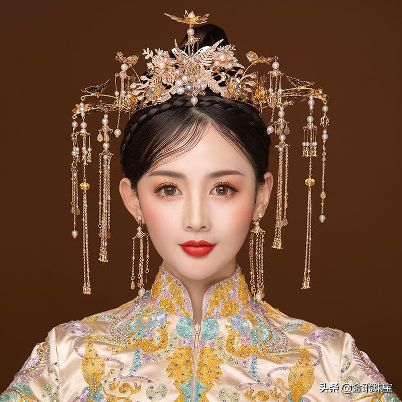 After reading the emperor's hat, let's take a look at the ancient Chinese  queen's phoenix crown. - iNEWS