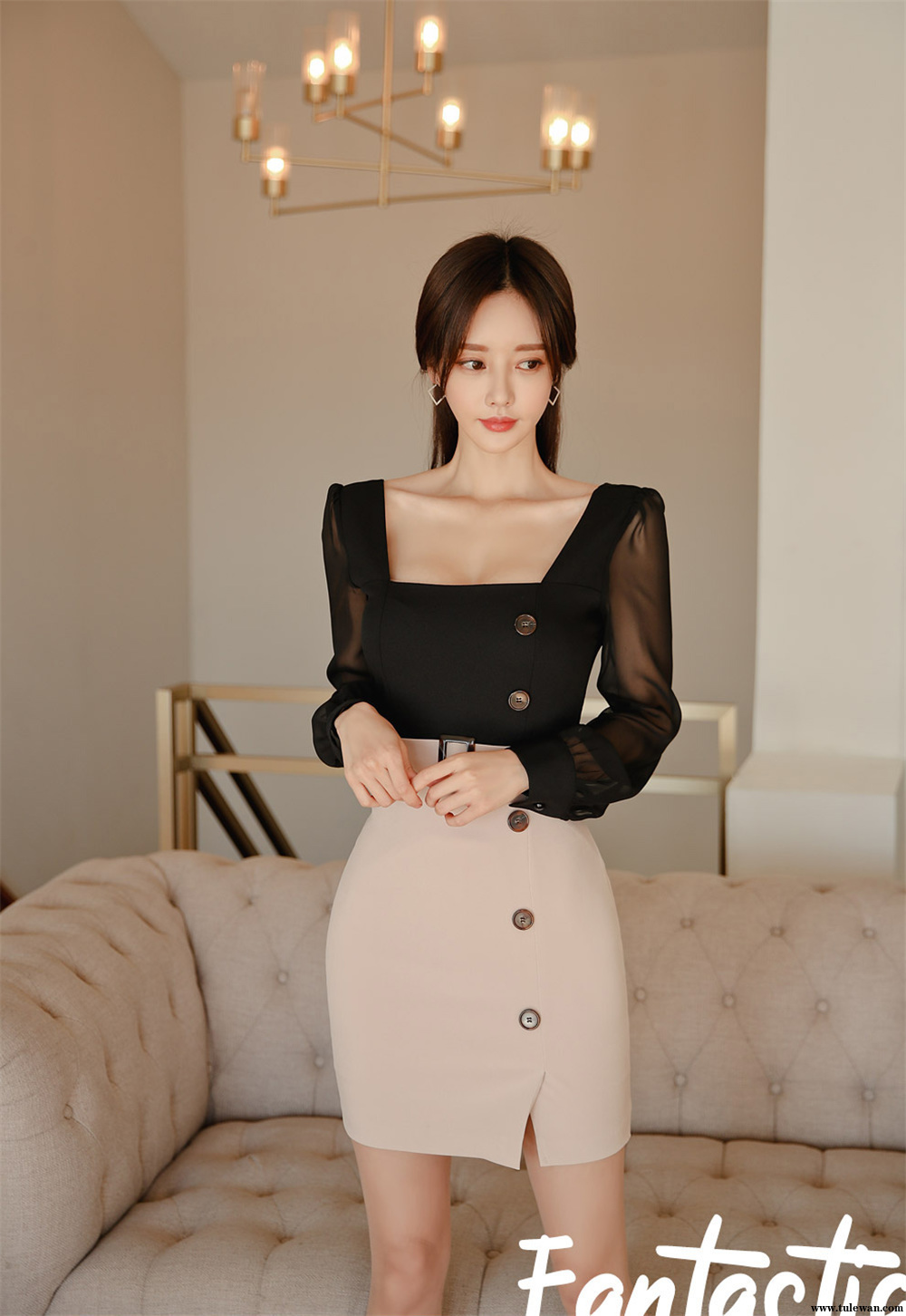 孙允珠丨海棠蕾丝花苞雅黑轻纱束腰裙