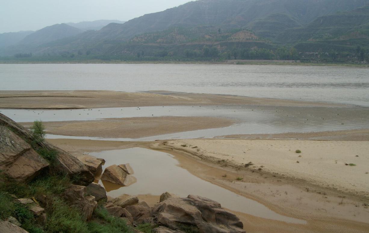 Are there hidden dangers in the clearing of the Yellow River?A