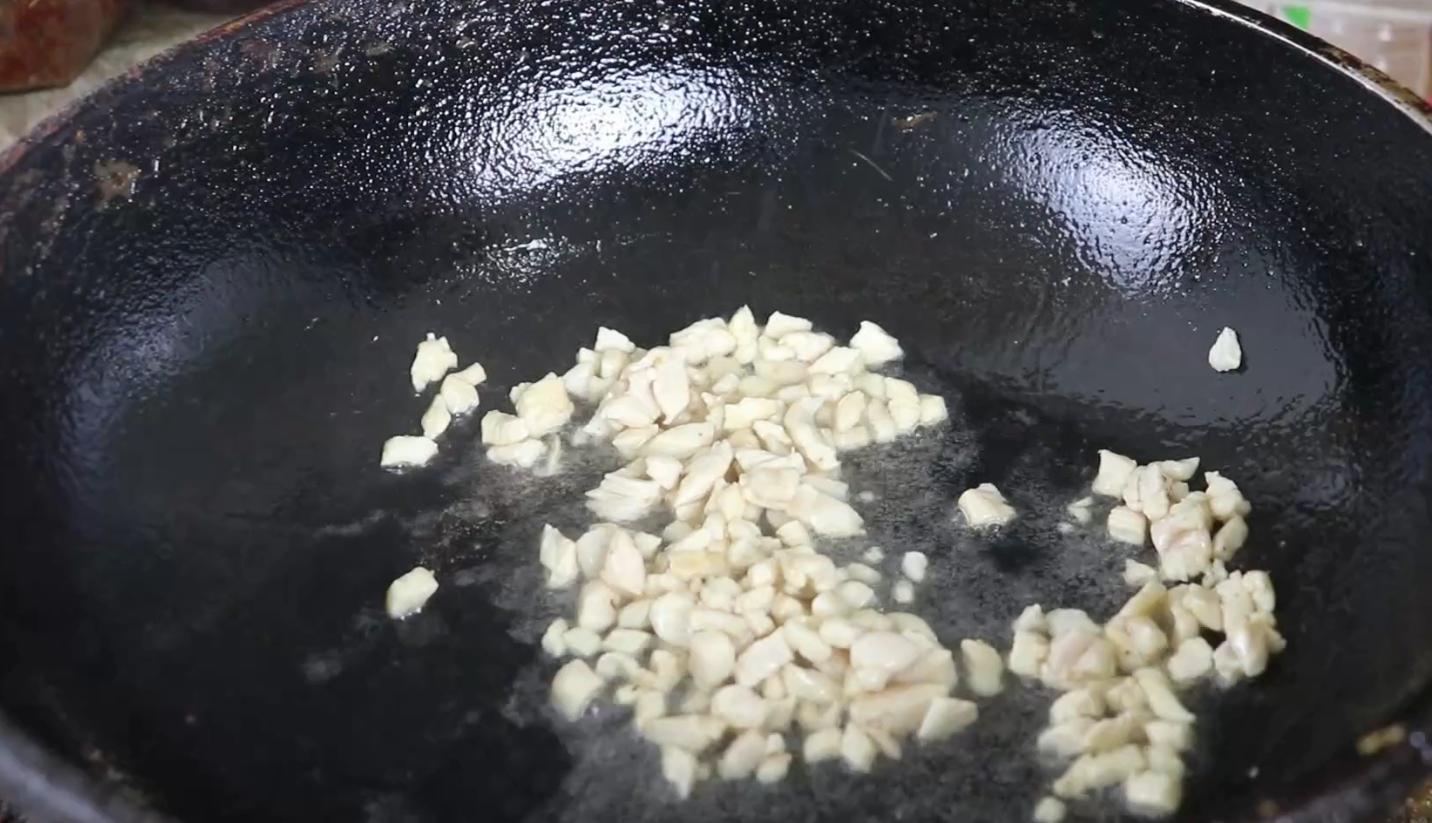 The best way to eat garlic moss, it's delicious, it's greedy, and the