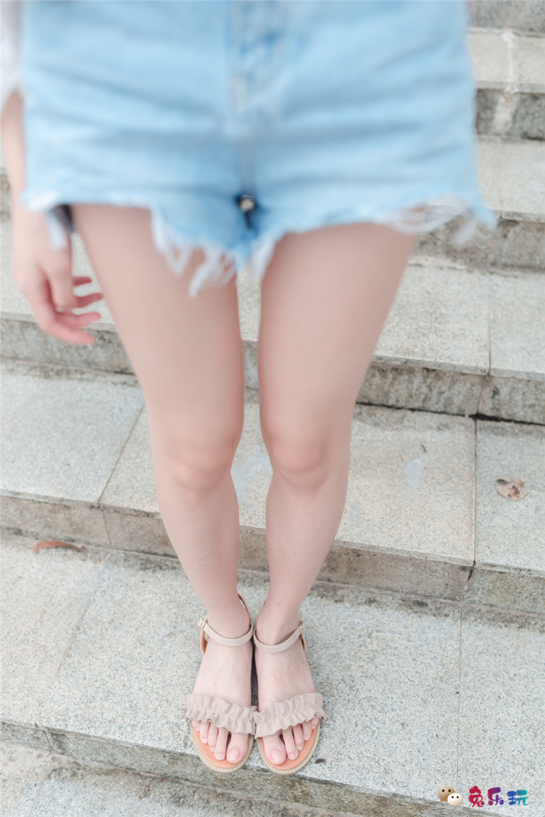 果腿妹子的美腿福利