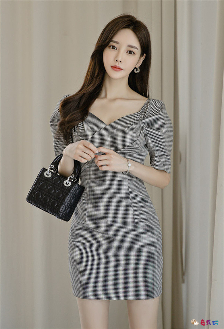 孙允珠丨岩砂砾灰细腻网格灯笼袖衣裙