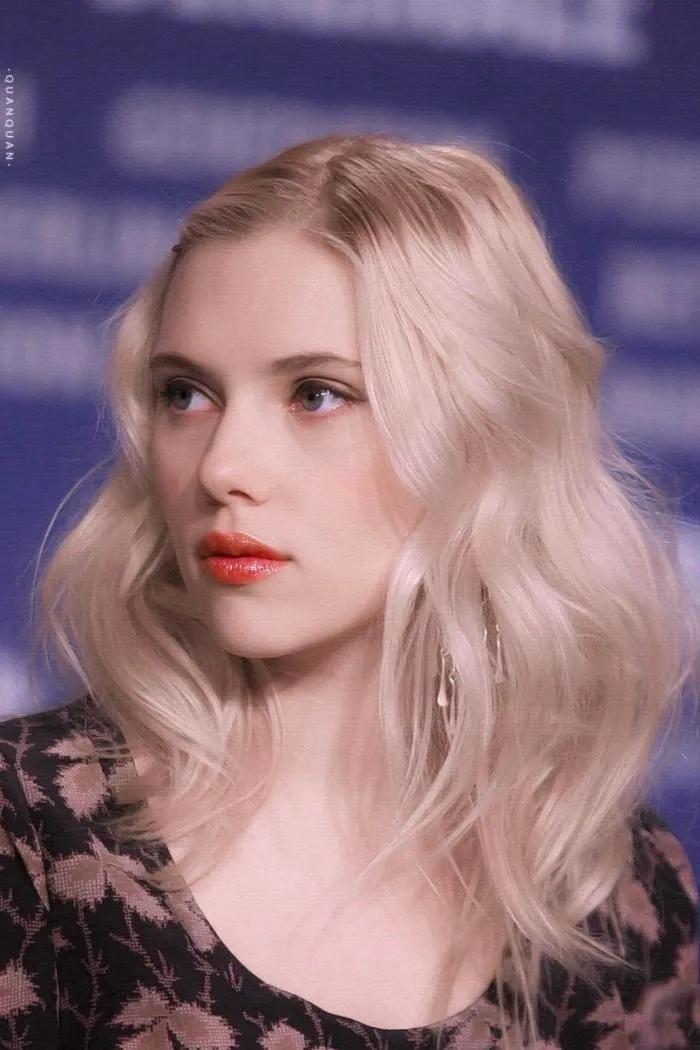 Scarlett Johansson - iNEWS