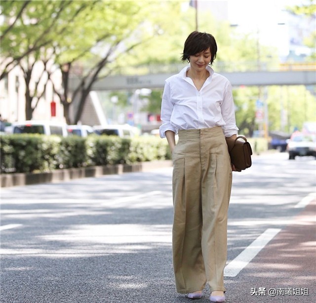 After 48yearold women, it is to wear these 3 colors less