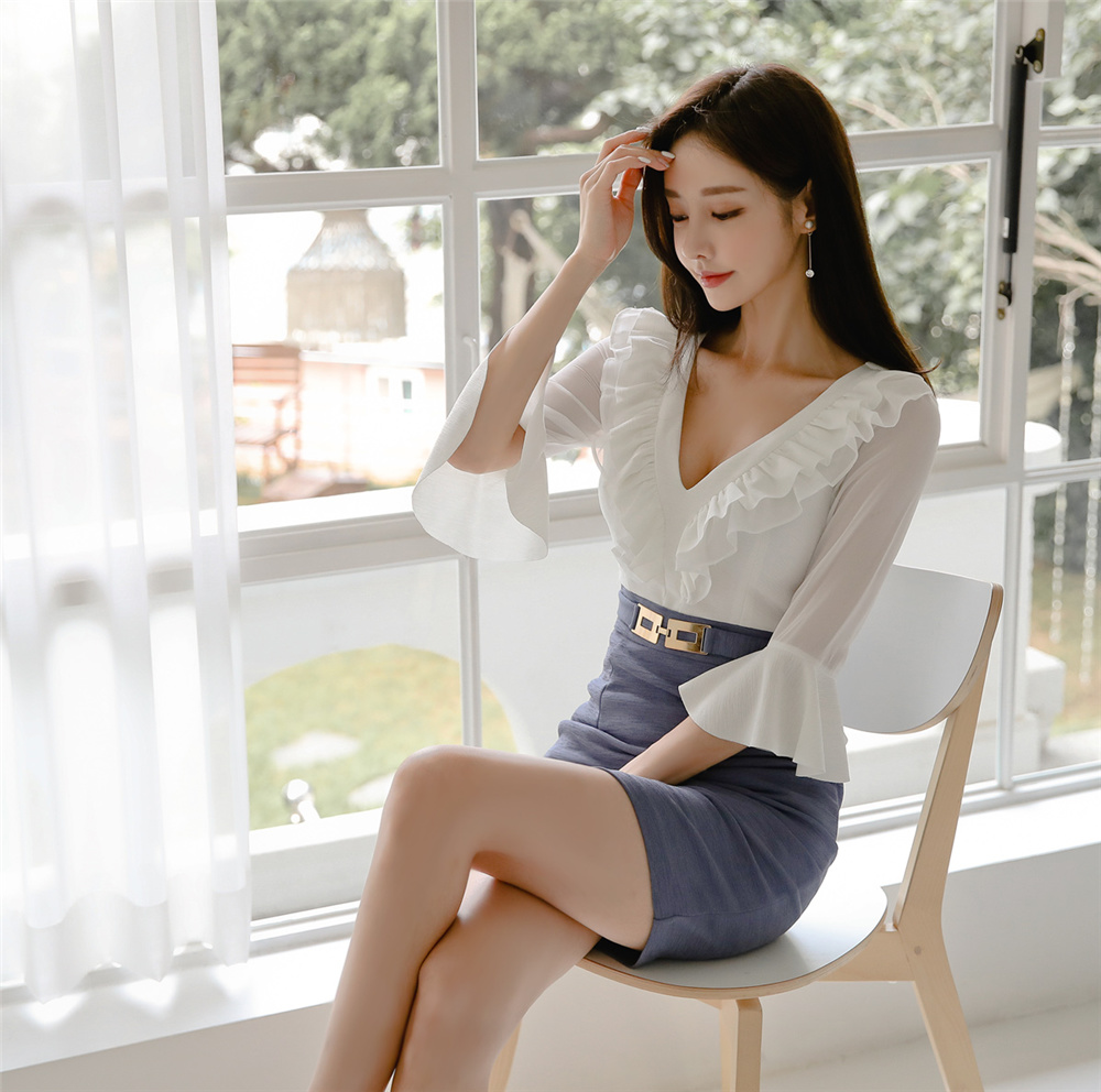 孙允珠丨苔原冰蓝花玉荷叶低胸拼搭裙