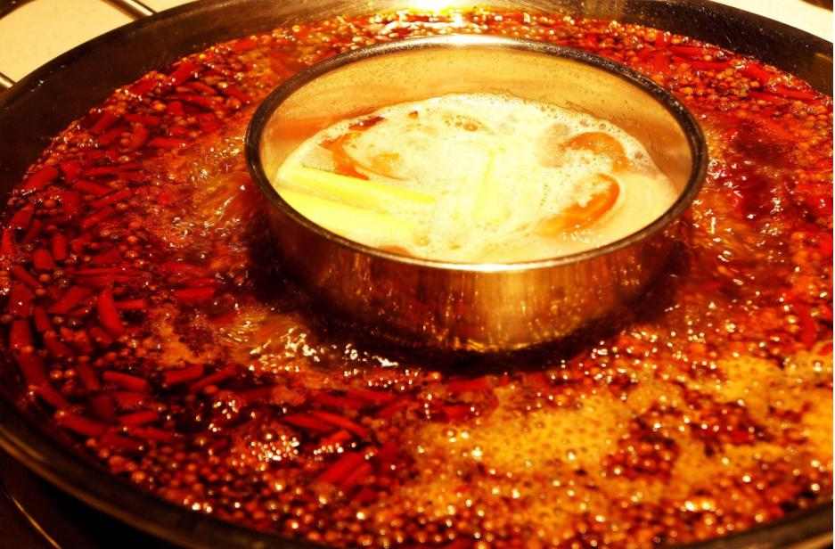 How to adjust the hot pot ingredients to make it delicious?The hot pot