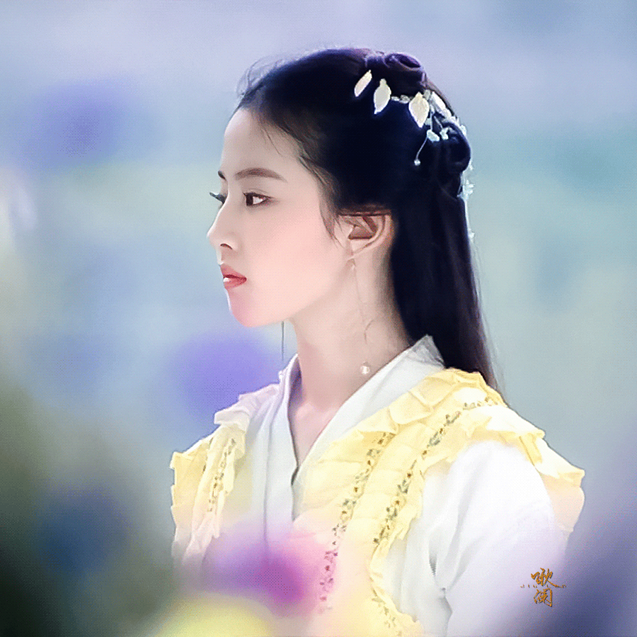 su_icc on X: 16-year-old #liuyifei played Zhao Ling'er(赵灵儿) in