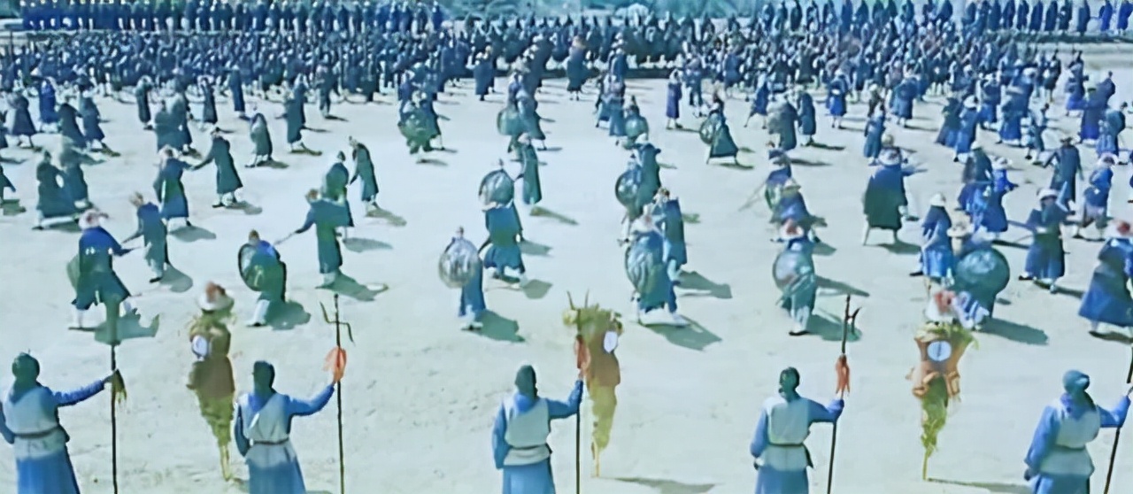 Facing the fort built by the rebels, the thief general Zuo Liangyu of ...