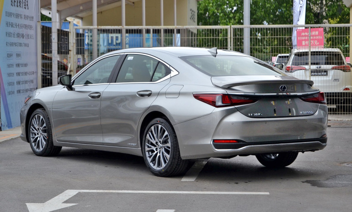 The Lexus ES of the medium and large sedan has a starting price of ...