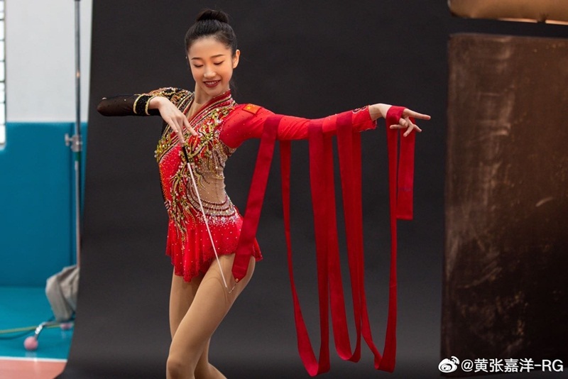 The tall beauties at the closing ceremony!Rhythmic gymnastics goddess Huang Zhang Jiayang has an outstanding figure and attractive appearance