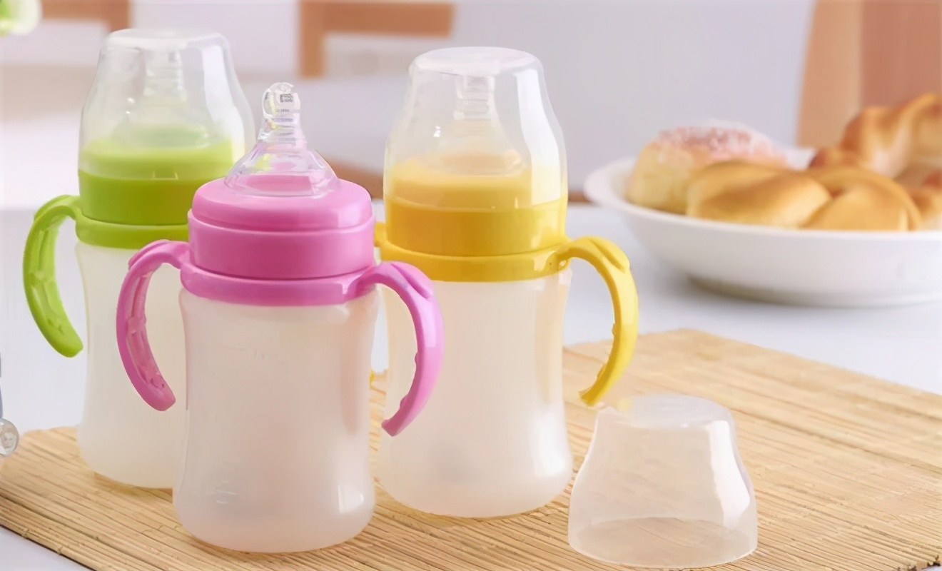 Sterilize baby bottles, do you still think boiling water is enough? This is how the baby's