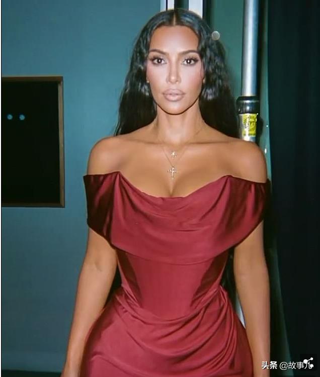 kim kardashian burgundy dress Burgundy Kim Kardashian (Kim K) Tight Keyhole High Neck Dress Long Sle –  Hoprom