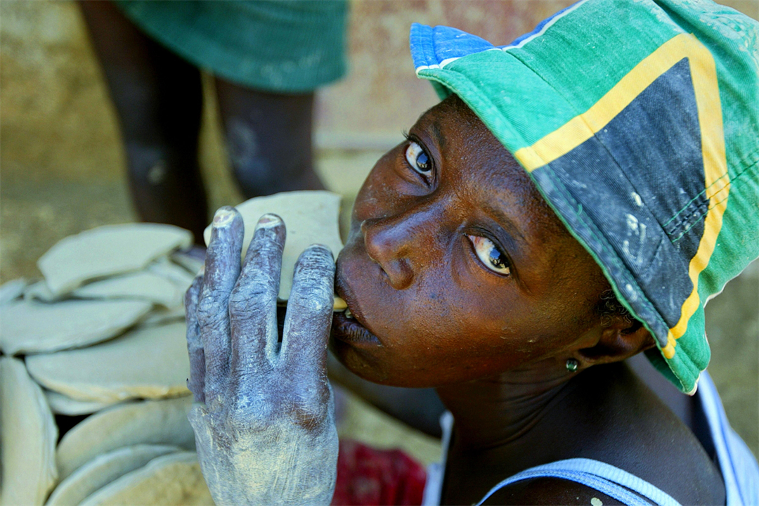 Can "eat dirt" really be hungry?Countries that live by eating mud also