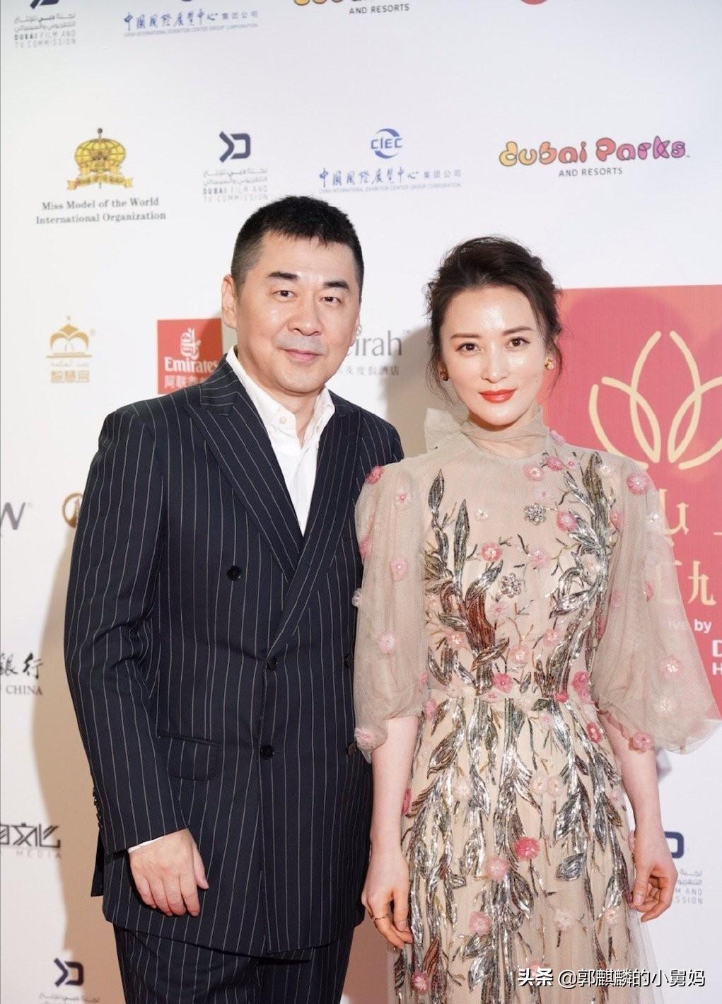 Jiang Qinqin chats with Chen Jianbin about private matters, Zhang Han is so  embarrassed that he drinks water, the married actress is really open - iNEWS, image size:1021x1420