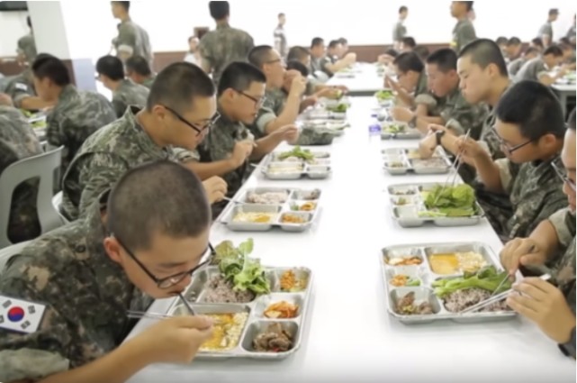 What do South Korean recruits eat in the army?The rice that looks ...