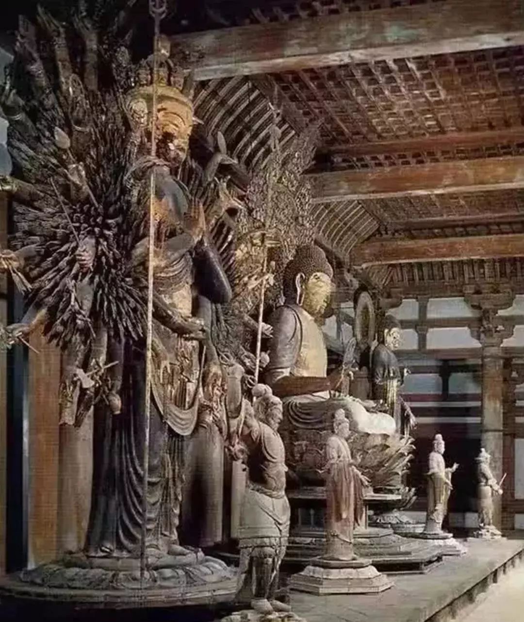 The peaceful and prosperous times and hidden dangers under the