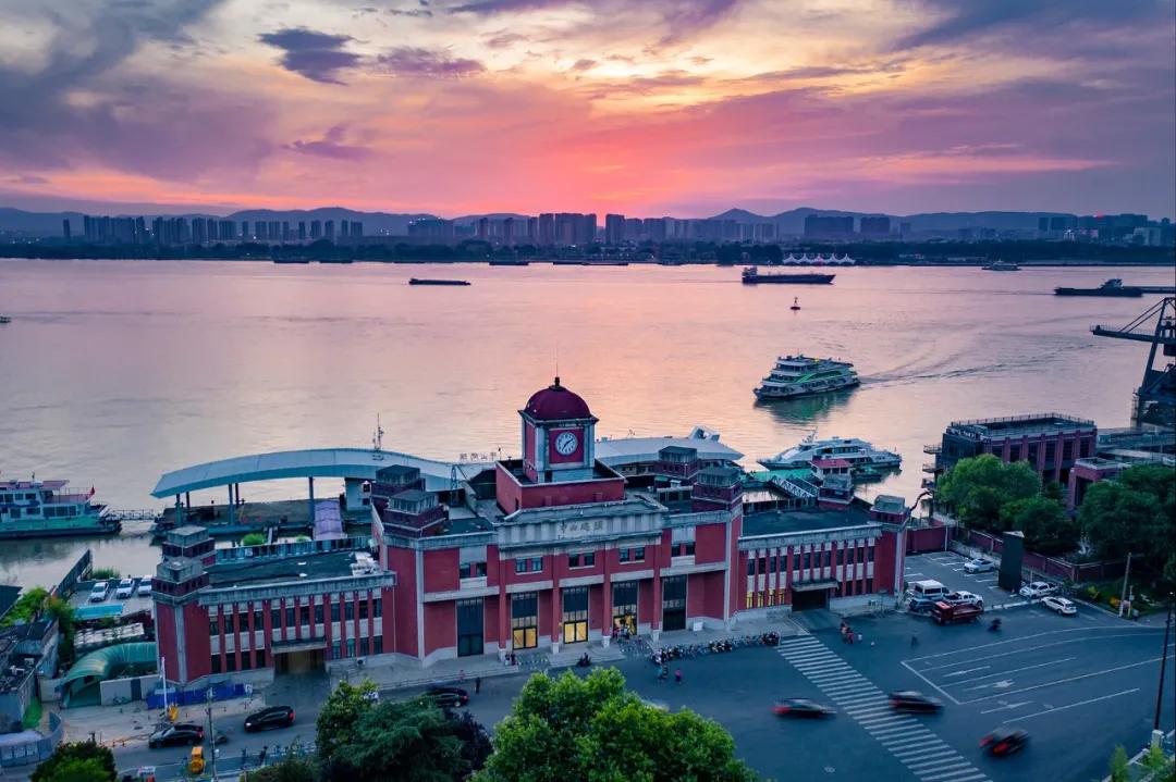 Nanjing, the beauty of the Yangtze River! - iNEWS