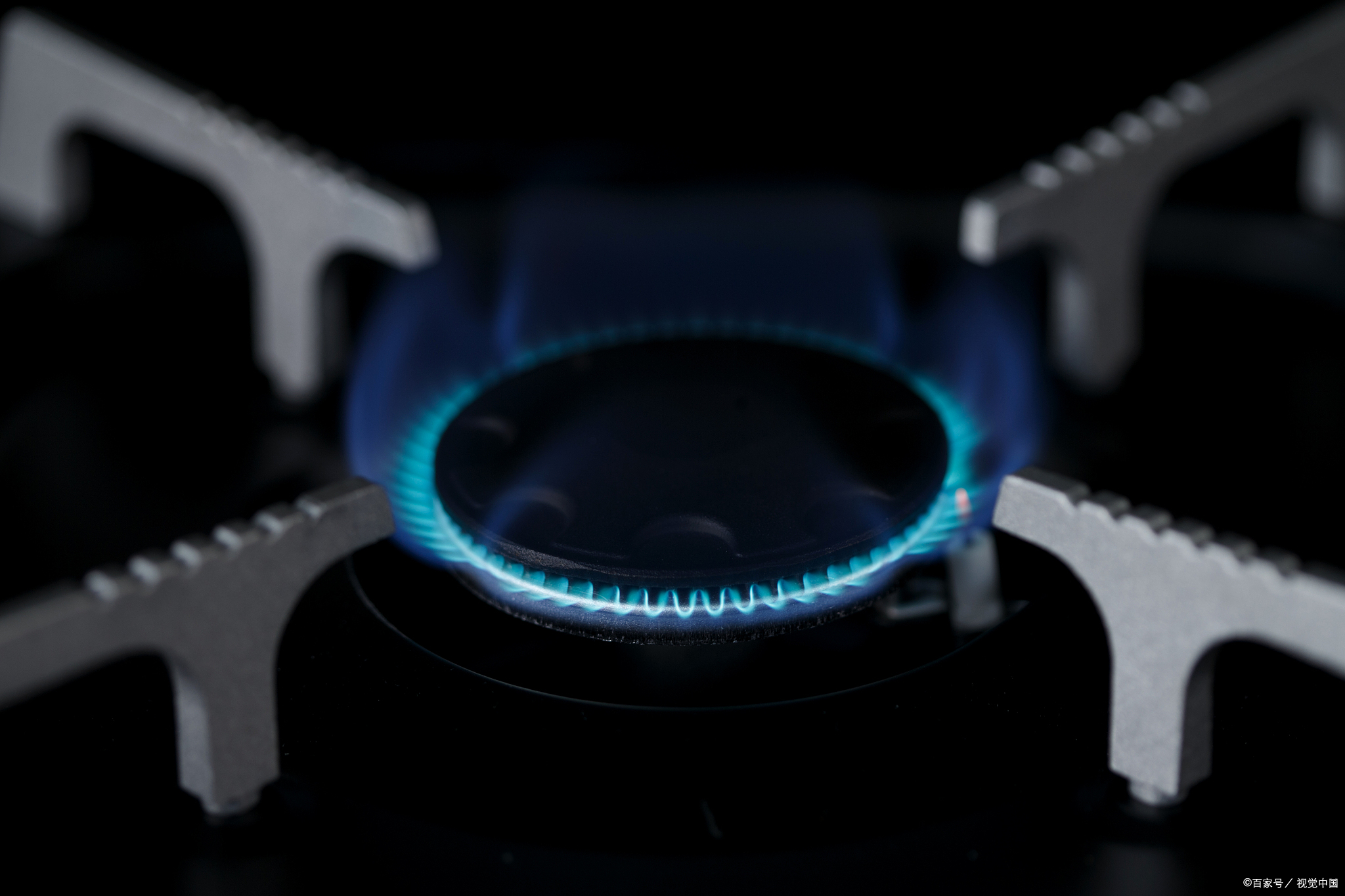 What should I do if the gas stove is blocked, and what should I do if