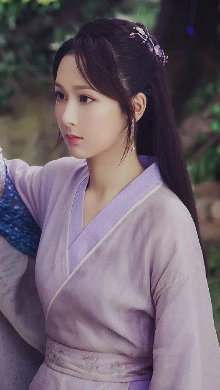 Remember To Come And See Our Cute Yang Zi Every Day Jin Mi Is 