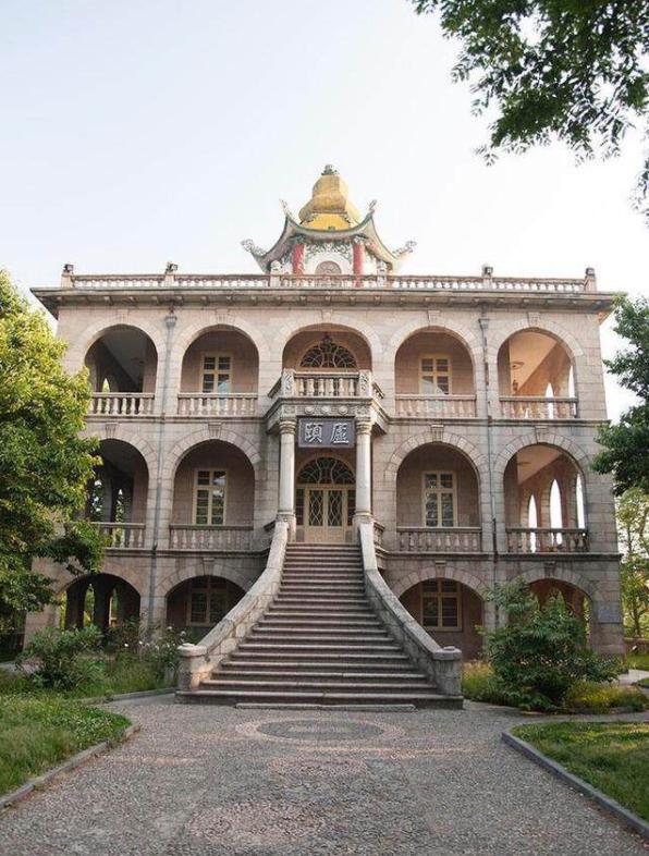 The first public concession in Chinese history was not on the coast