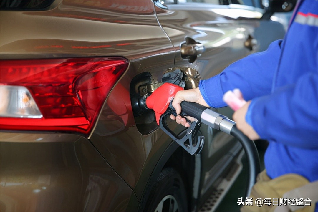 Fuel price adjustment information today, October 19, adjusted gasoline prices at gas stations