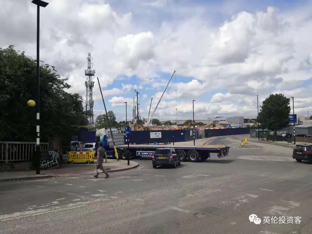 Hyperloop London British officials announced that the London Hyperloop Station was ...