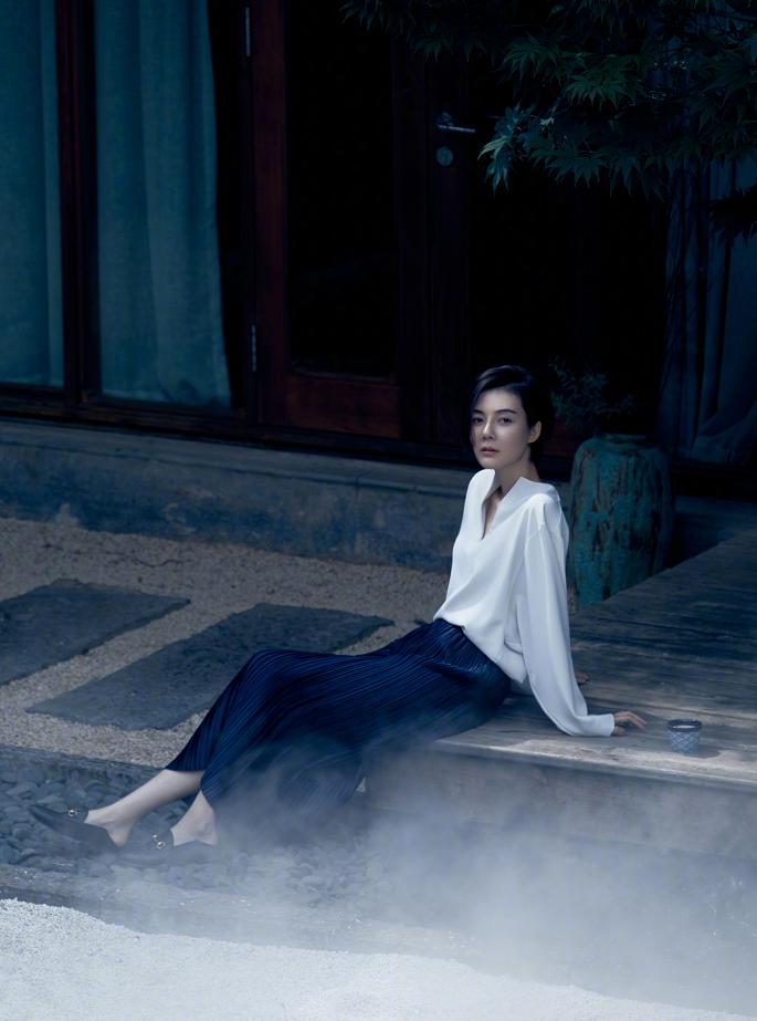 Che Xiao's temperament is good to look at, a minimalist outfit is noble ...